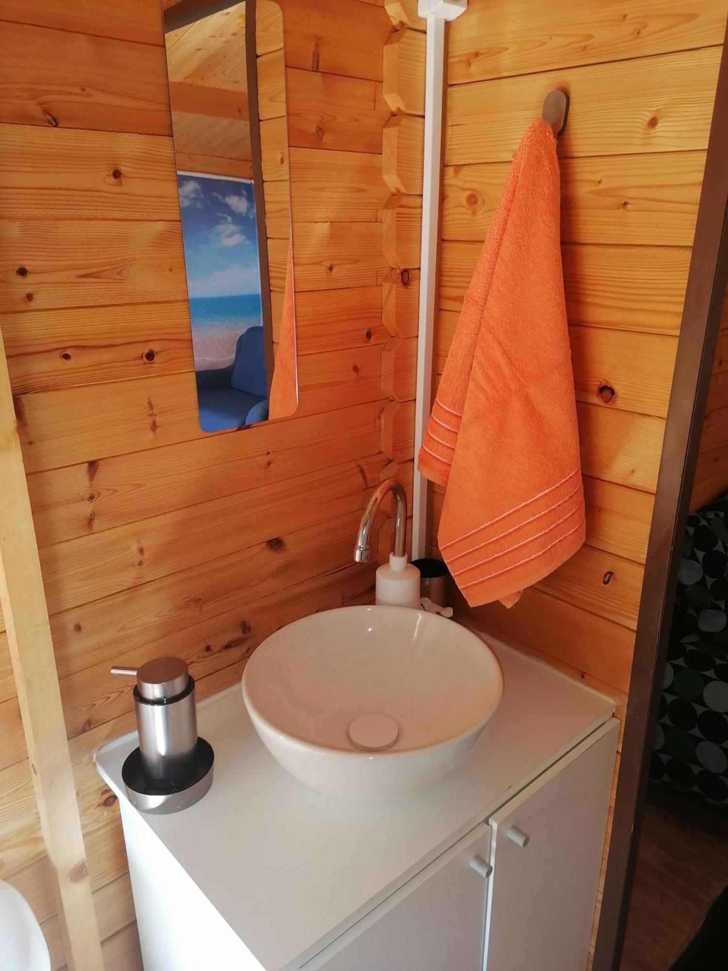 Dinocamp Guest House Lourinha  Bagian luar foto